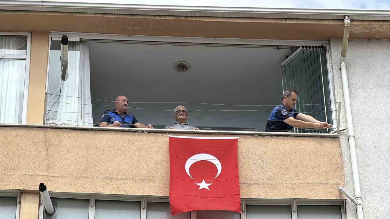 KARABÜK’TE 77 YAŞINDAKİ DURSUN YILMAZ’IN, 15 TEMMUZ DEMOKRASİ VE MİLLİ BİRLİK GÜNÜ DOLAYISIYLA...