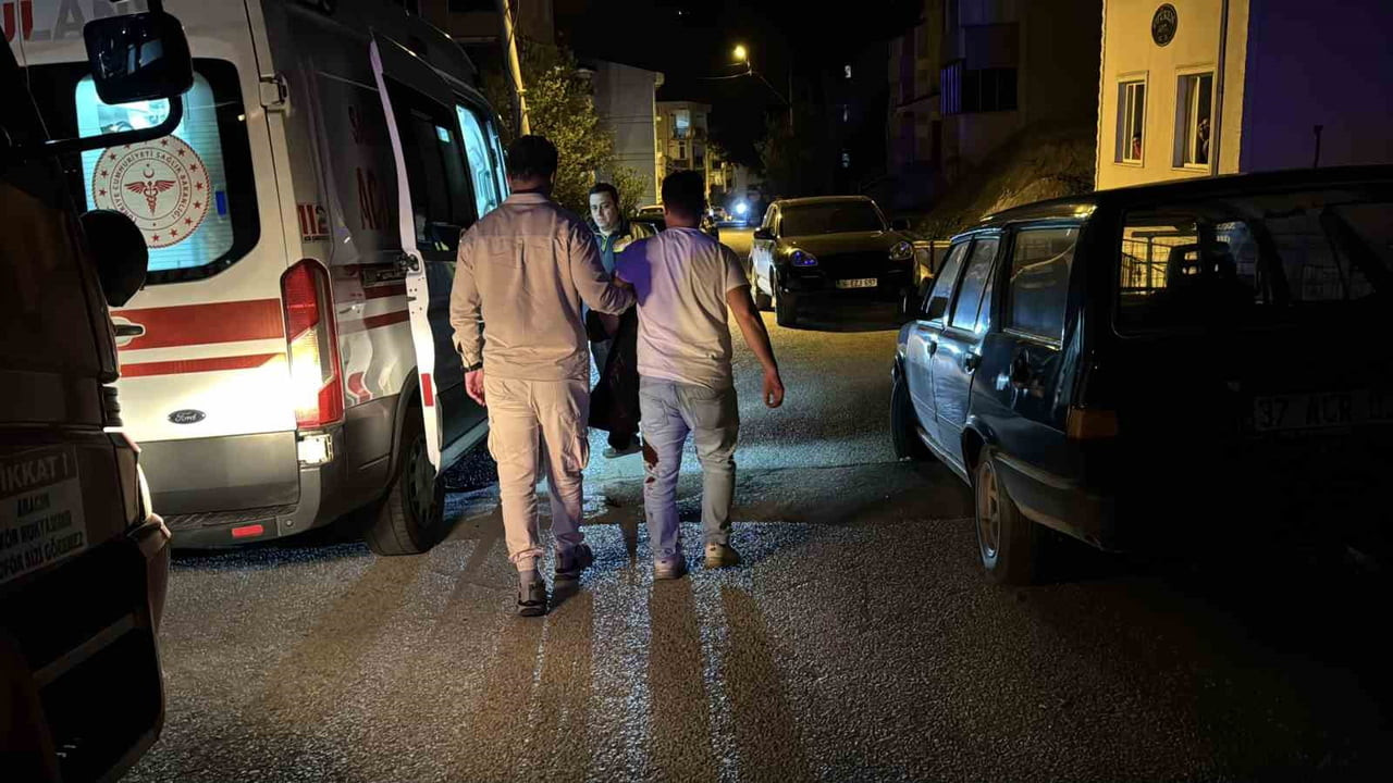 KARABÜK’TE BİR KADIN, TARTIŞTIĞI ESKİ EŞİNİ BACAĞINDAN BIÇAKLA YARALADI.