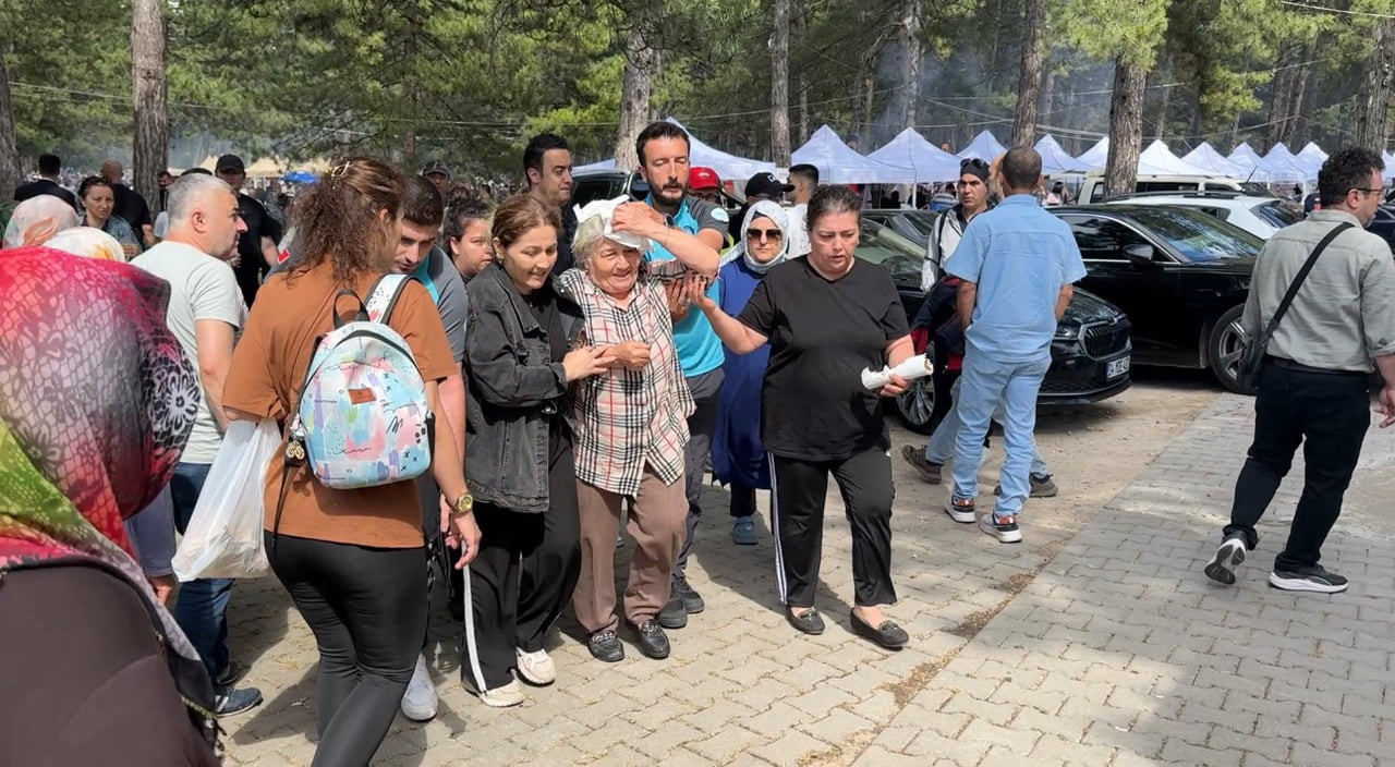 KARABÜK’TE DÜZENLENEN ALADAĞ ŞENLİKLERİ SIRASINDA BAŞINA AĞAÇTAN DÜŞEN DAL PARÇASI İSABET EDEN...
