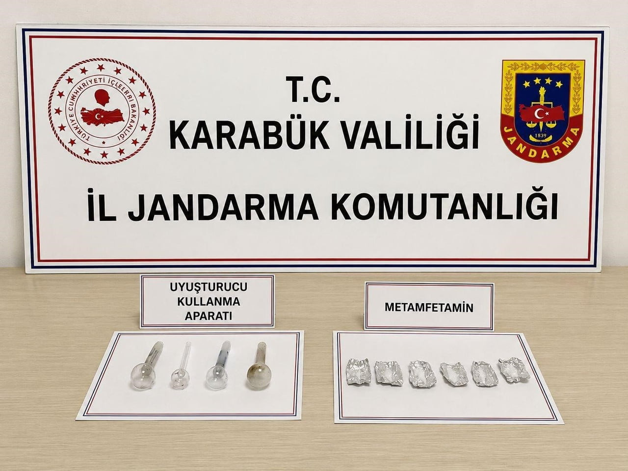 KARABÜK’TE JANDARMA EKİPLERİNCE DÜZENLENEN UYUŞTURUCU OPERASYONLARINDA SENTETİK ECZA HAP VE...