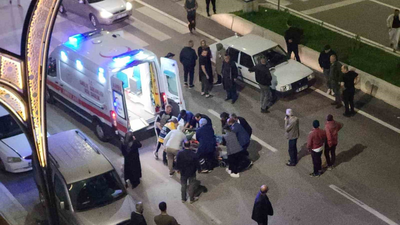 KARABÜK’TE OTOMOBİLİN YAYA GEÇİDİNDEN GEÇTİĞİ SIRADA ÇARPTIĞI YAYA YARALANDI.