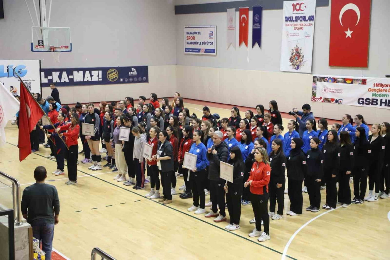 KARABÜK’TE YURTLAR ARASI SPOR LİGİ VOLEYBOL KARADENİZ GRUP MÜSABAKALARI BAŞLADI.