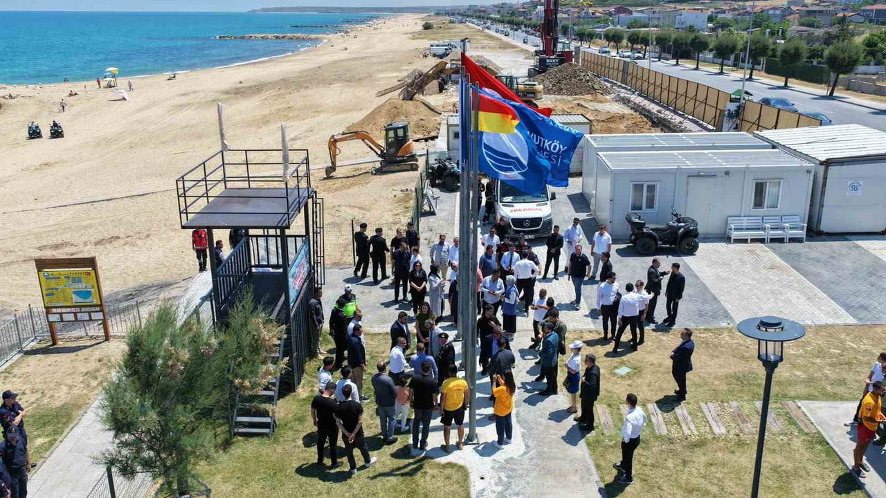 KARABURUN SAHİLİ'NDE ÖDÜL TAKDİM PROGRAMI DÜZENLENDİ.