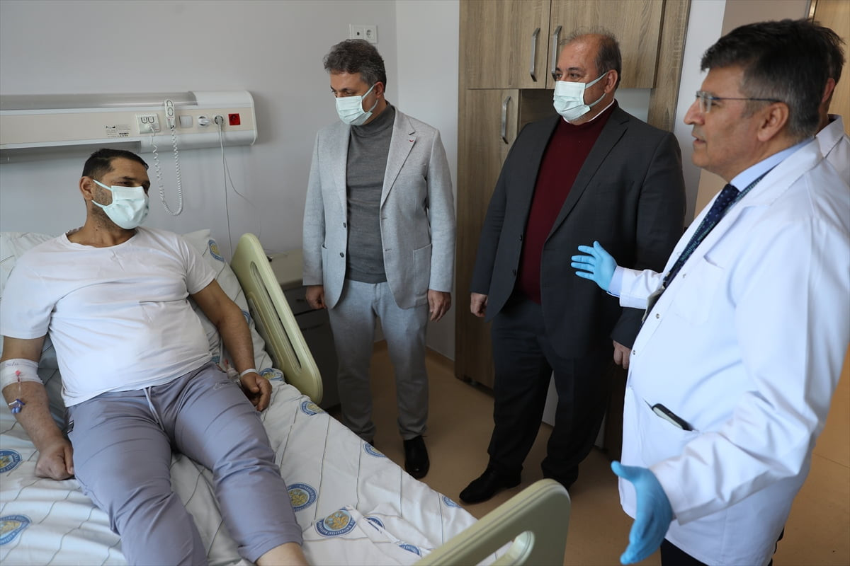 Karaciğer yetmezliği teşhisi konulan Besra Oruç (48) ve Seyfettin Özdemir (43), Diyarbakır'da...