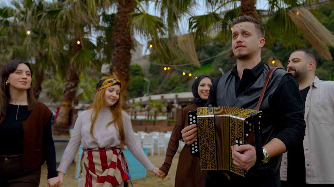 KARADENİZ HORONU, ERHAN ENGİN’İN ARMONİKAYI MERKEZE ALAN "KAYBANA SEVDALUK" ADLI YENİ PROJESİYLE...