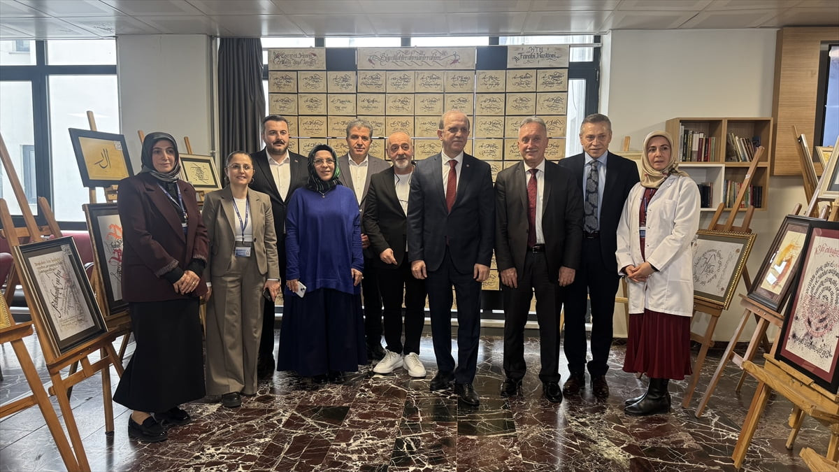 Karadeniz Teknik Üniversitesi (KTÜ) Farabi Hastanesinde, kaligrafi sanatçısı Osman Keskin'in...