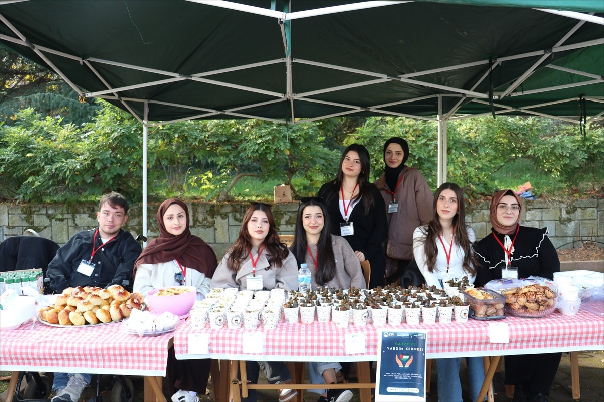Karadeniz Teknik Üniversitesi'nde (KTÜ) Gazze halkına destek olmak amacıyla kermes organize...