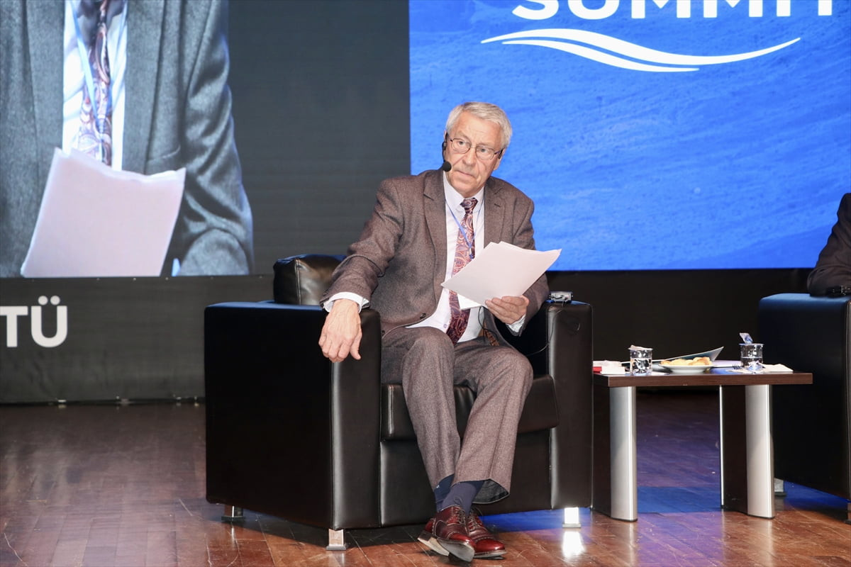 Karadeniz ve Trabzon'un mavi ekonomi potansiyelini ortaya çıkarmak için düzenlenen "Mavi Ekonomi...