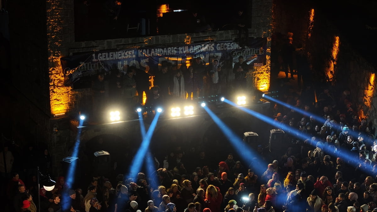 Karadeniz'in geleneksel yeni yıl kutlaması "Kalandar", Trabzon'un Araklı ilçesinde kutlandı....