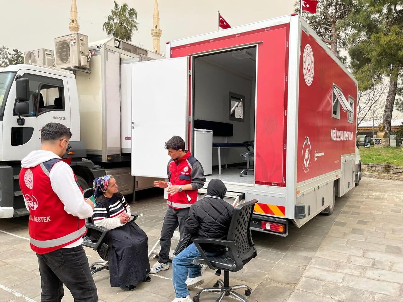 KARAİSALI’DA VATANDAŞLARA MOBİL SOSYAL HİZMET DESTEĞİ