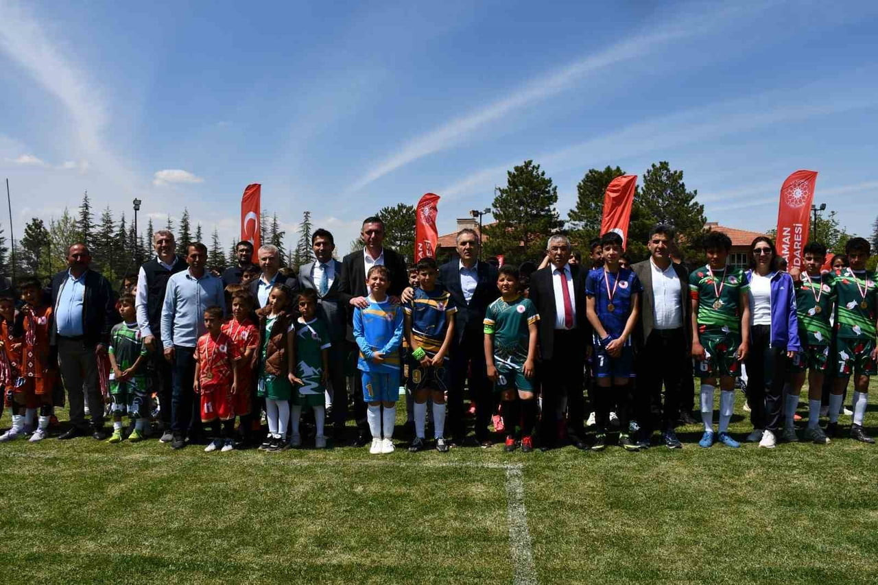 KARAMAN VALİSİ HAYRETTİN ÇİÇEK SPORCULARLA BİR ARAYA GELDİ