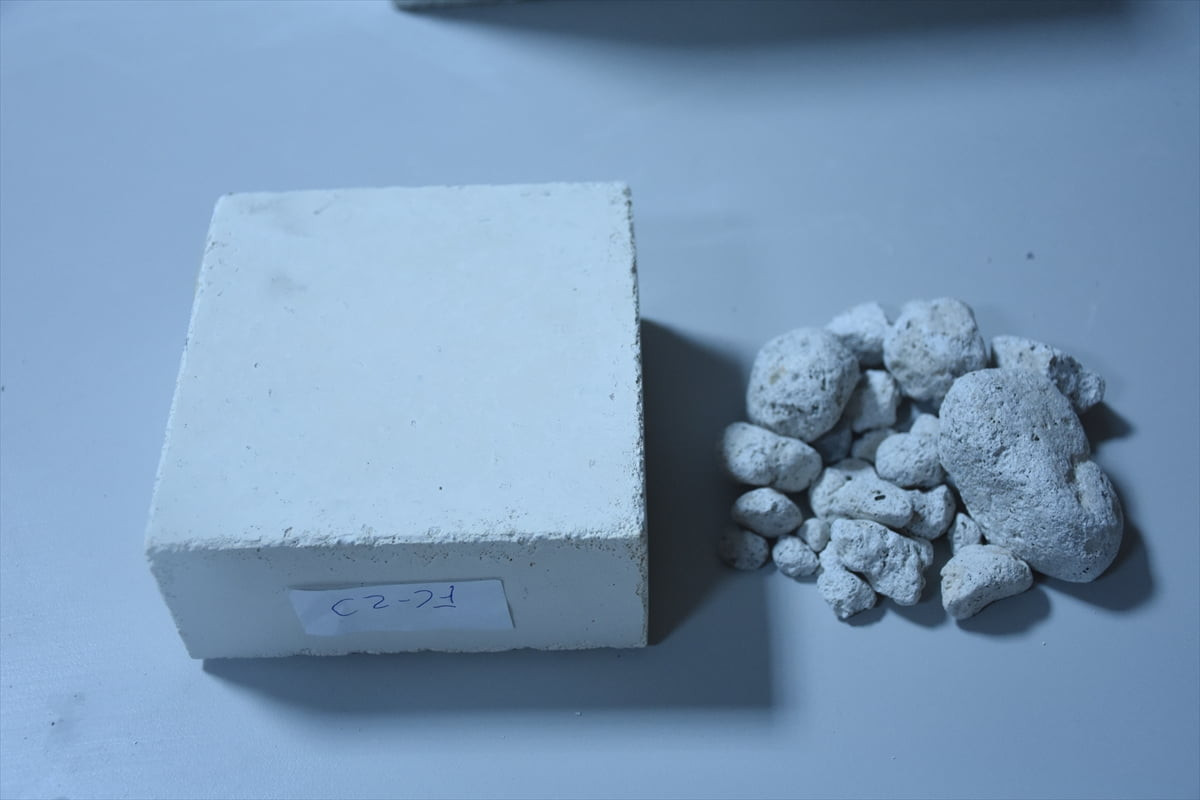 Karaman ve Konya'daki akademisyenler, ponza taşı ve soya mumu eklenerek ısı tutma özelliği...