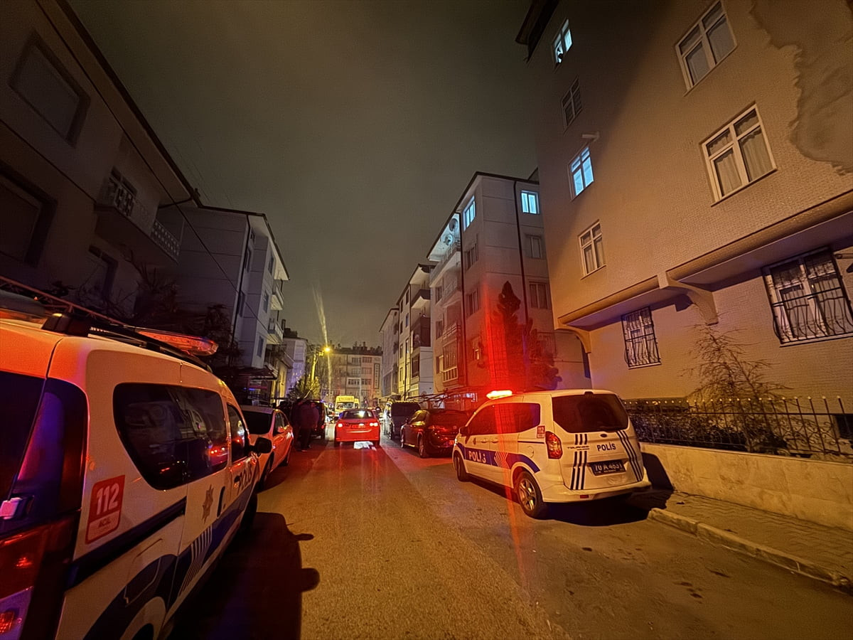 Karaman'da boşanma aşamasındaki 2 çocuk annesi eşini boğarak öldüren kişi intihar etti.