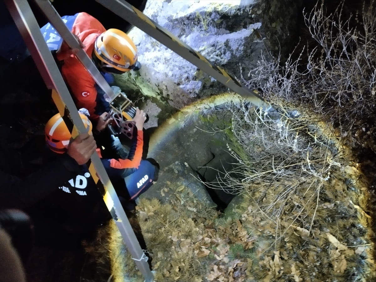 Karaman'da define aramak için girdikleri sarnıçta mahsur kalan 3 kişi kurtarıldı. Bölgeye...