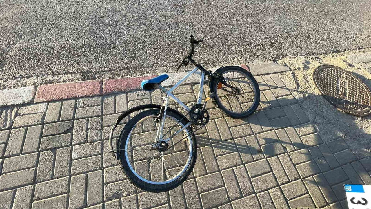 KARAMAN'DA OTOMOBİLİN ÇARPTIĞI 9 YAŞINDAKİ BİSİKLETLİ ÇOCUK YARALANDI.