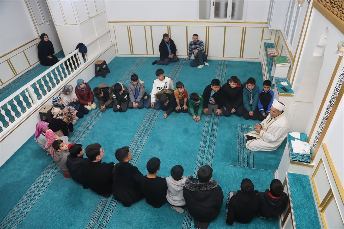 Karaman'da "Camiyi Seviyoruz, Namazda Buluşuyoruz" projesiyle, çocuklara cami sevgisi ve cemaat...