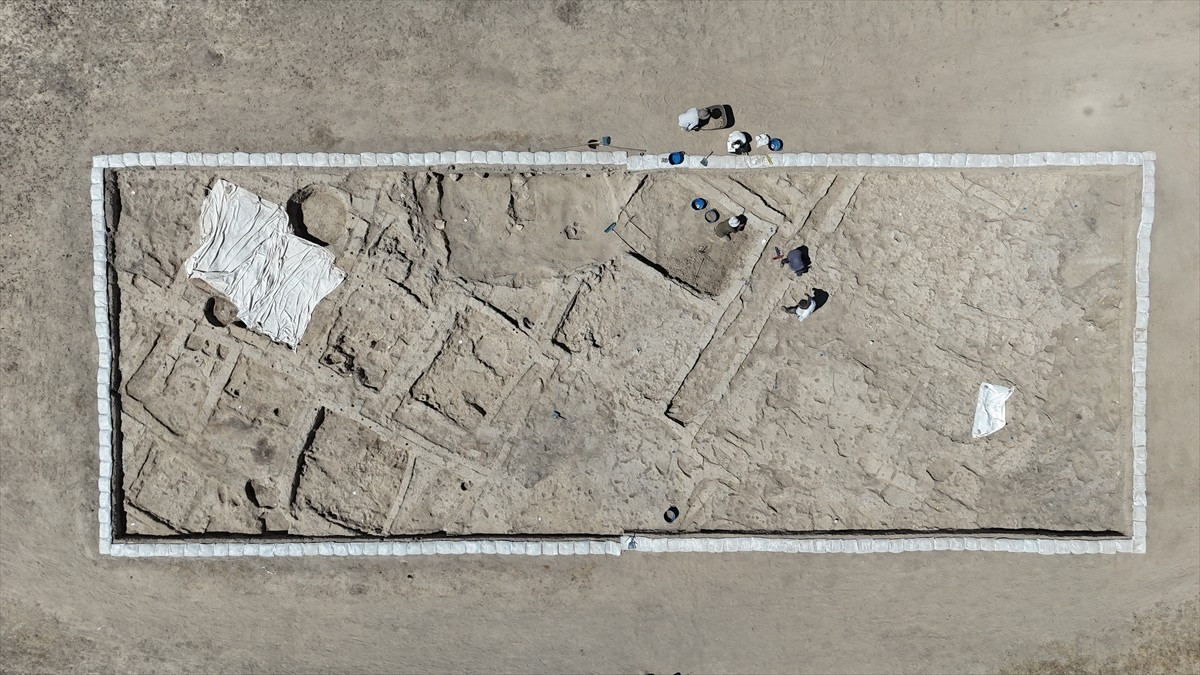 Karaman'daki Canhasan 3 Höyüğü'nde bulunan ve milattan önce 7 bin 450 yılları civarına...