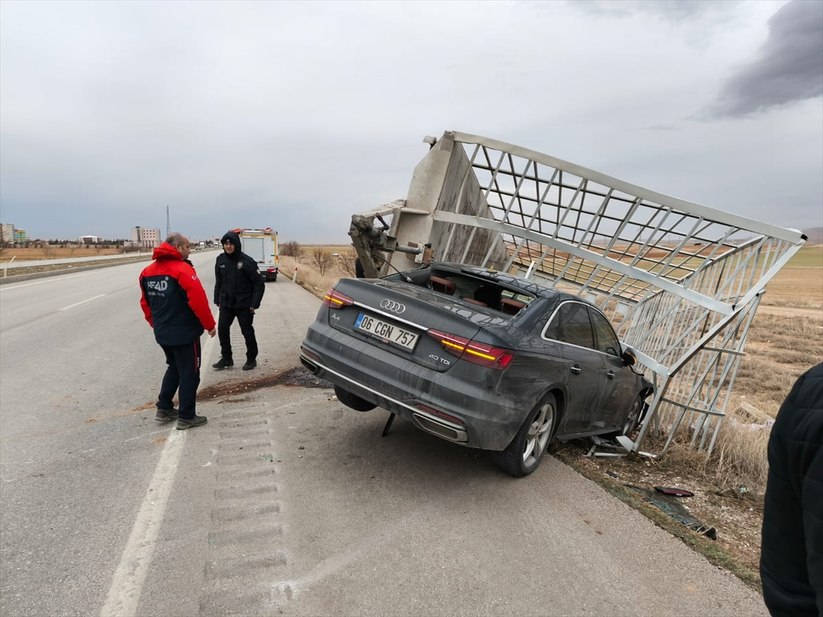 Karaman'ın Kazımkarabekir ilçesinde rüzgar yaşamı olumsuz etkiliyor. Şiddetli rüzgar nedeniyle...
