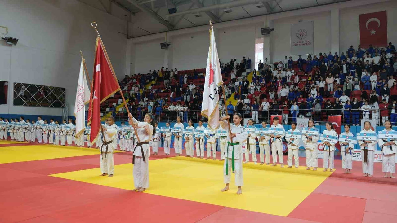 KARAMAN’DA, 749. TÜRK DİL BAYRAMI VE YUNUS EMRE'Yİ ANMA ETKİNLİKLERİ ÇERÇEVESİNDE SPOR TOTO...