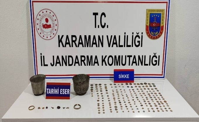 KARAMAN’DA JANDARMANIN UYGULANMALARINDA ÇEŞİTLİ TARİHİ ESERLER ELE GEÇİRİLİRKEN, YAKALANAN 39...