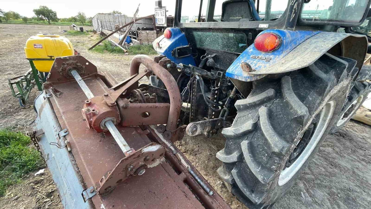 KARAMAN’DA KOLU TRAKTÖR ŞAFTINA SIKIŞAN ŞAHIS YARALANARAK HASTANEYE KALDIRILDI.