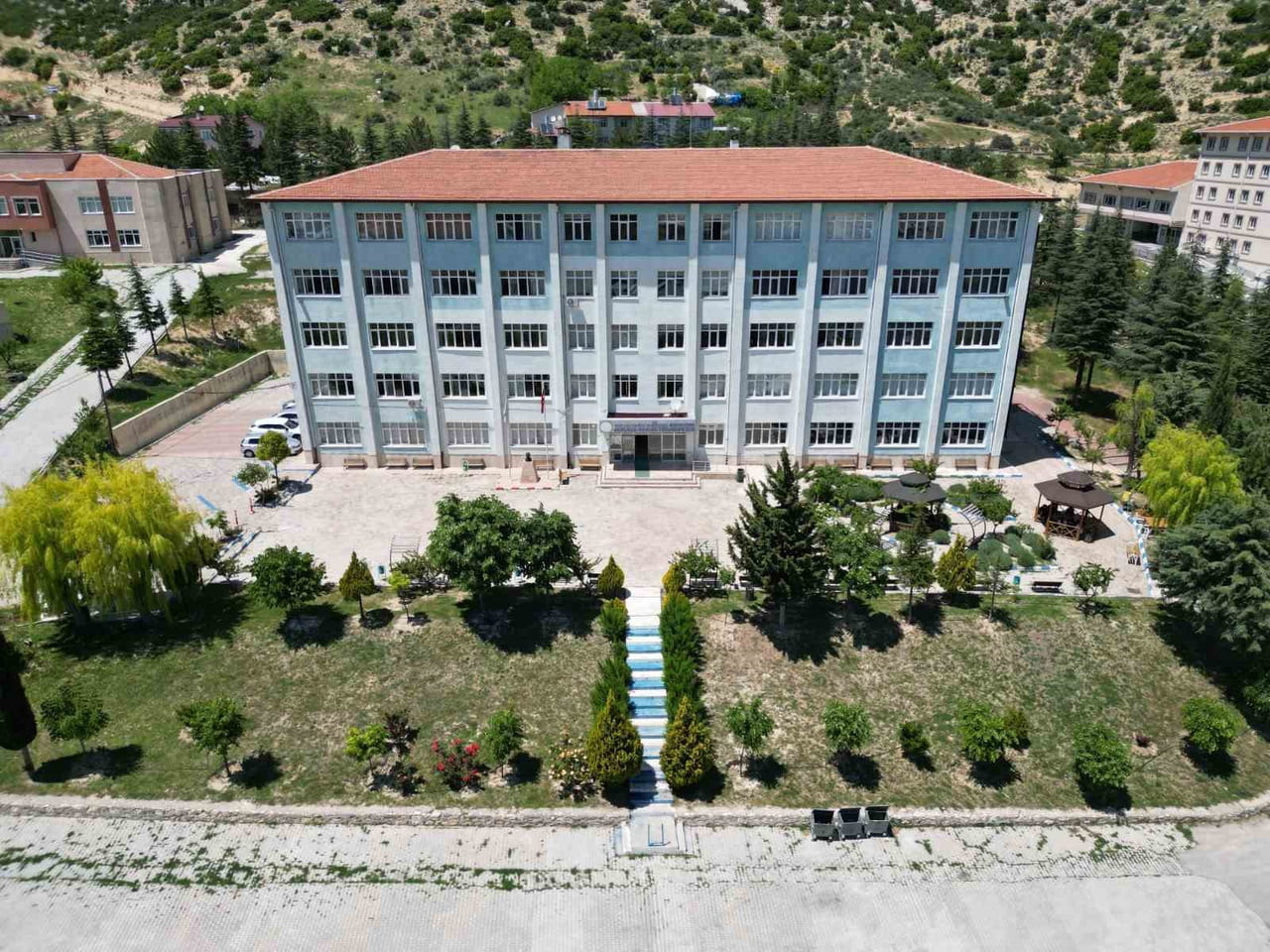 KARAMANOĞLU MEHMETBEY ÜNİVERSİTESİ (KMÜ) ERMENEK MESLEK YÜKSEKOKULU BÜNYESİNDE 3 YENİ PROGRAM...