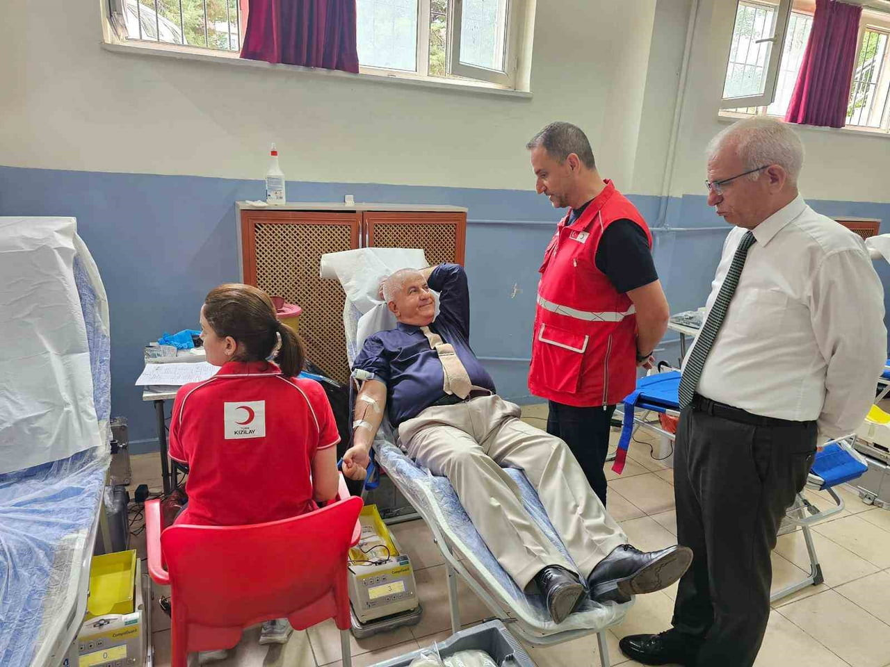 KARESİ'DE 'KAN"PANYA' İLE EĞİTİMCİLER KAN BAĞIŞINI YAPTI