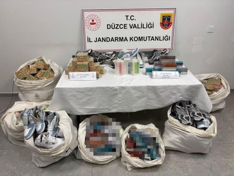 KARGO GÖNDERİMİNDEN KAÇAK ÜRÜN ÇIKTI