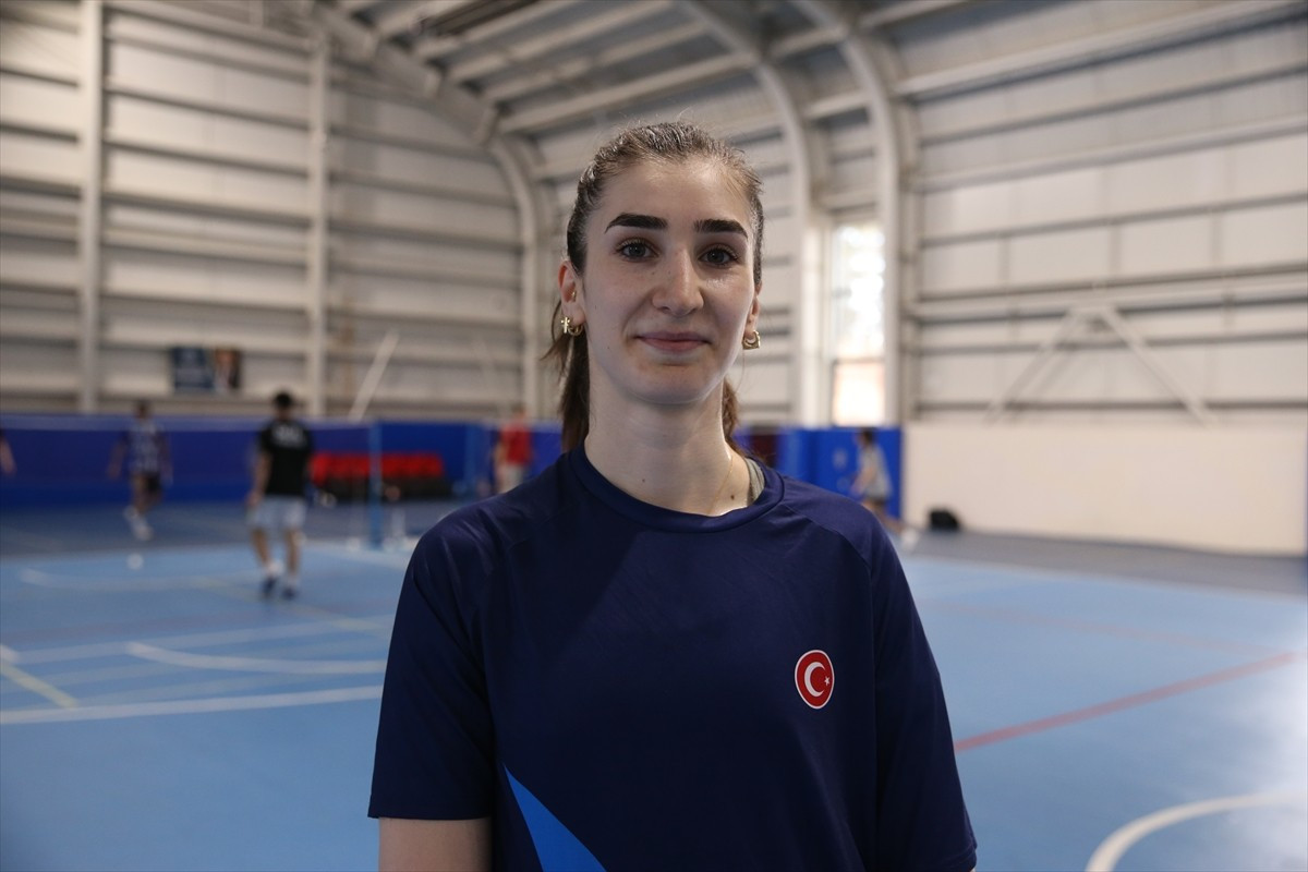 Kariyerinde 3 Avrupa şampiyonluğu bulunan milli badmintoncu Zehra Erdem, düzenlenecek...