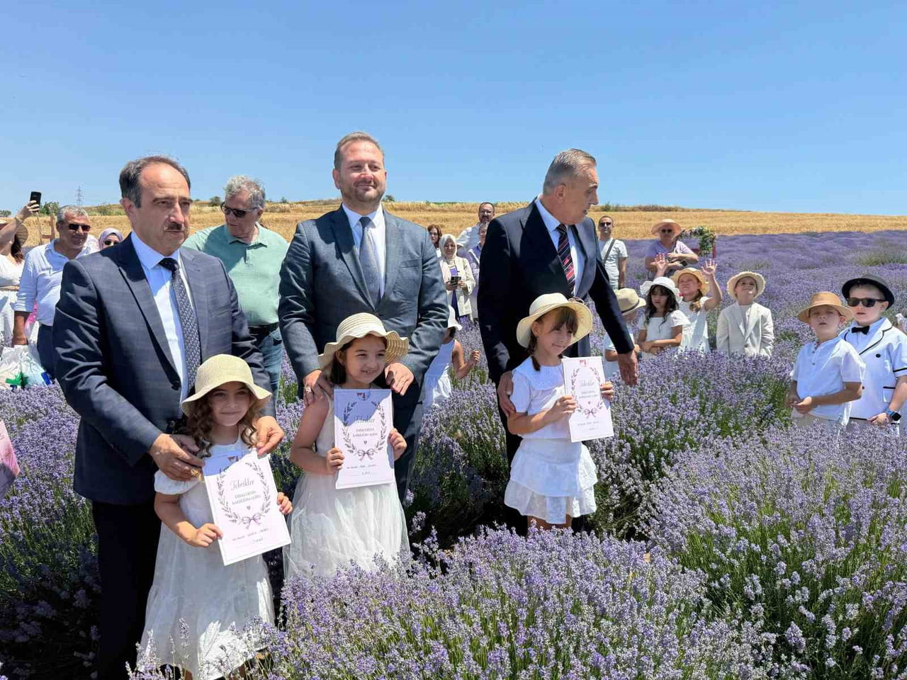 KARNE DAĞITIM TÖRENİNE SÜLEYMANPAŞA KAYMAKAMI MAHMUT NEDİM TUNÇER (SAĞDA)  VE TEKİRDAĞ İL KÜLTÜR...