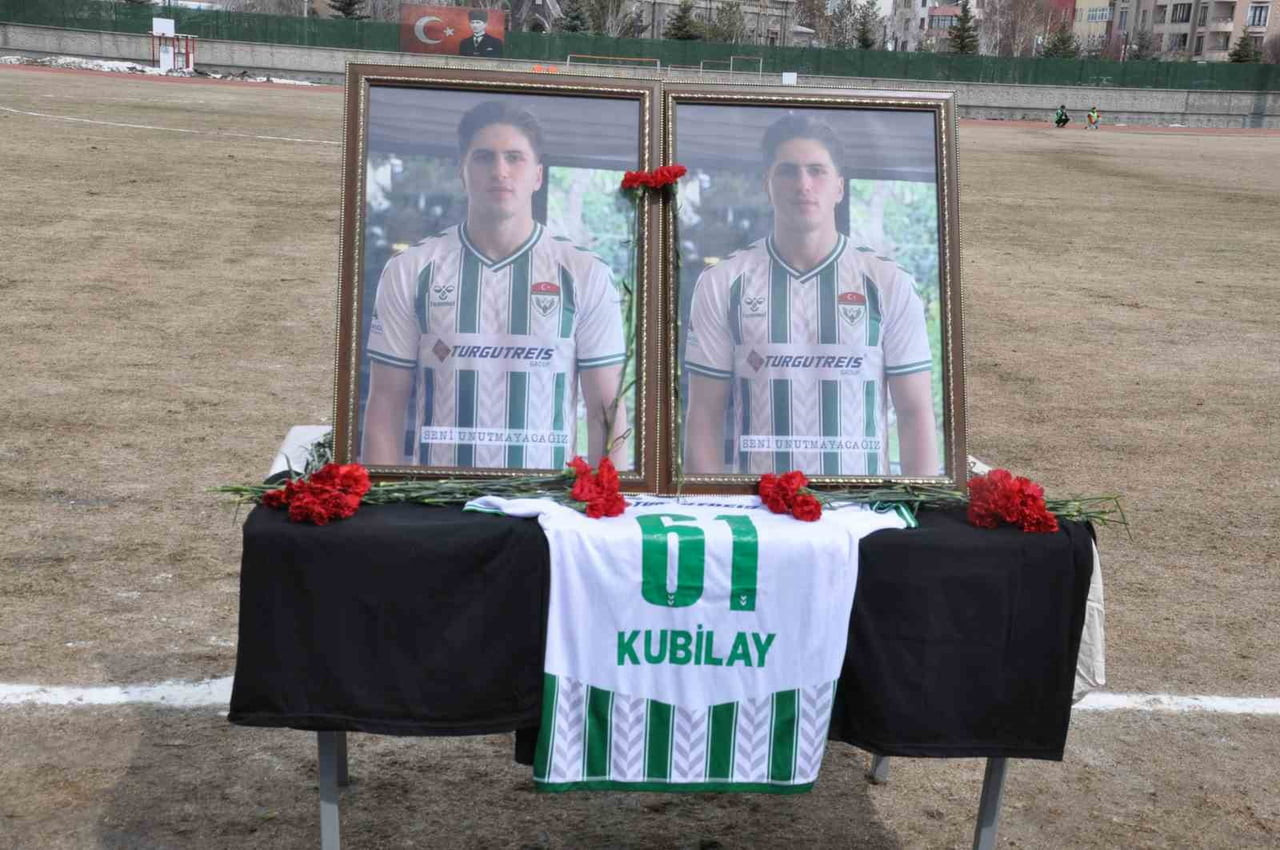KARS 36 SPOR FUTBOLCULARI KUBİLAY KAAN KUNDAKÇI’YI UNUTMADI