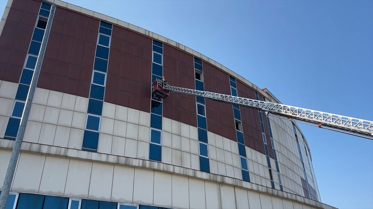 Kars Harakani Devlet Hastanesinde, Hastane Afet ve Acil Durum Planı (HAP) kapsamında tatbikat...