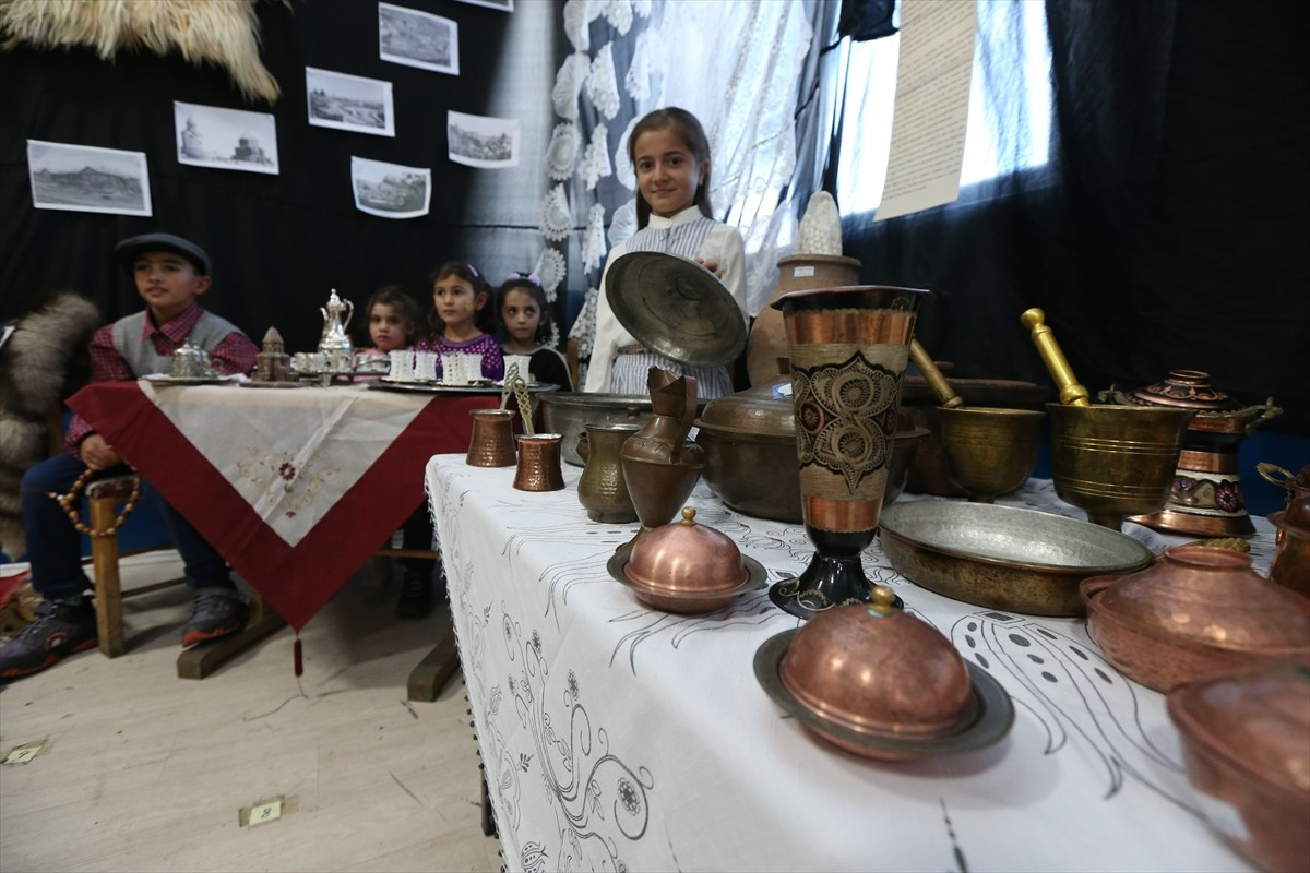 Kars'ın Arpaçay ilçesinde, geçmişin derin izlerini ve kültürel mirası tanıtmak için evlerden...