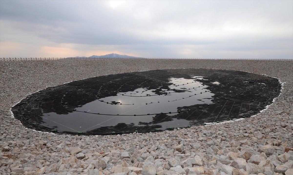 Kars'ın kış turizmi, Sarıkamış Kayak Merkezi'ne kurulan suni karlama sistemiyle güç kazanıyor. İl...