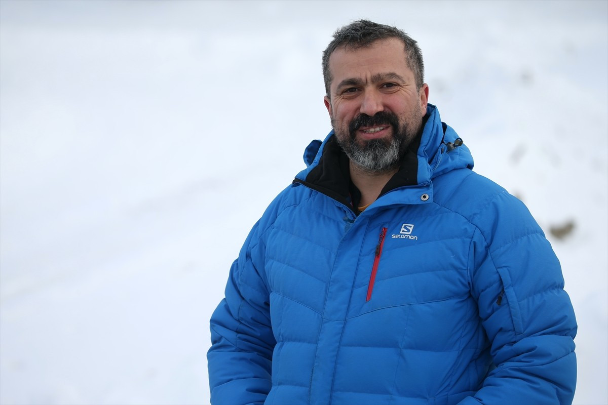 Kars'ın Sarıkamış ilçesi sınırlarındaki ormanlarda yaşamını sürdüren birçok bozayının, etkili olan...