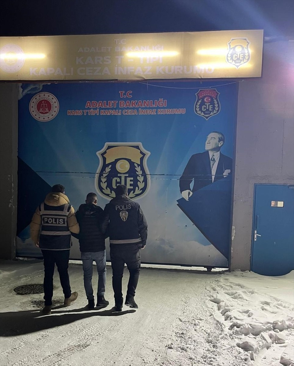 Kars'ın Sarıkamış ilçesinde 15 yıl kesinleşmiş hapis cezası bulunan hükümlü, kovalamaca sonucu...