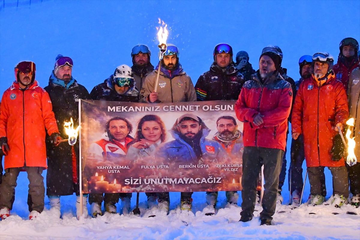 Kars'ın Sarıkamış ilçesinde, Bursa'daki otel yangınında hayatını kaybeden kayakçı Usta ailesi ve...