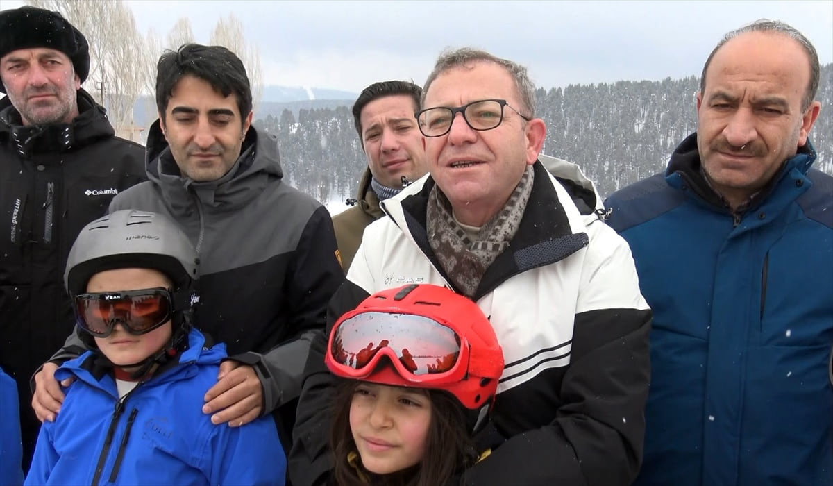 Kars'ın Sarıkamış ilçesinde "Karın Yıldızları Sarıkamış'ta Projesi" kapsamında şehit ve gazi...