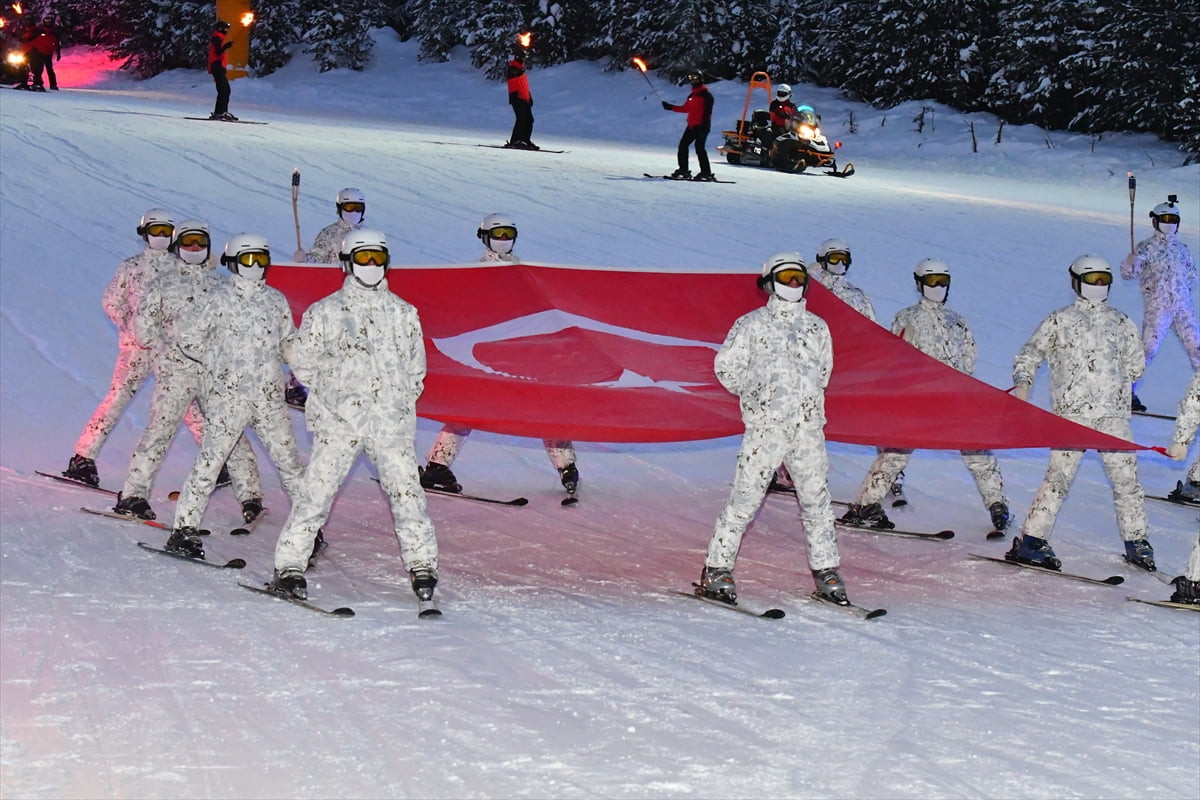 Kars'ta, Sarıkamış Harekatı'nın 111. yılı etkinlikleri kapsamında Jandarma Arama Kurtarma (JAK)...