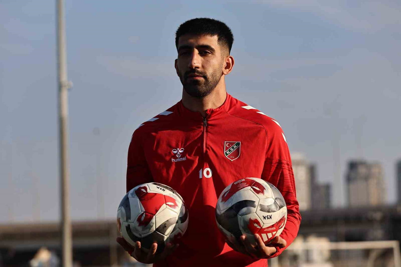 KARŞIYAKA, ERHAN ÖZTÜRK İLE YENİDEN ANLAŞTI