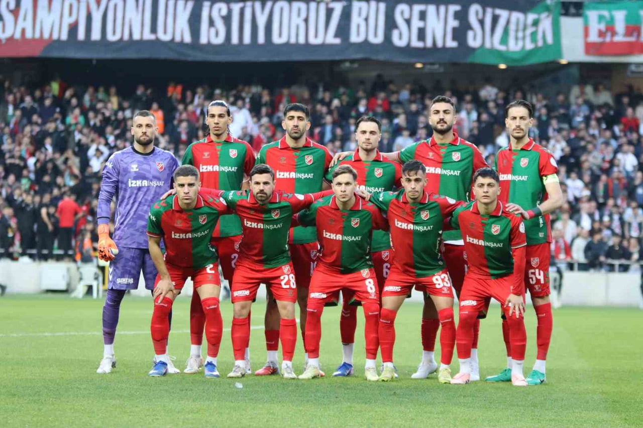 KARŞIYAKA, PLAY-OFF MAÇLARINA KADAR İZMİR’DEN ÇIKMAYACAK
