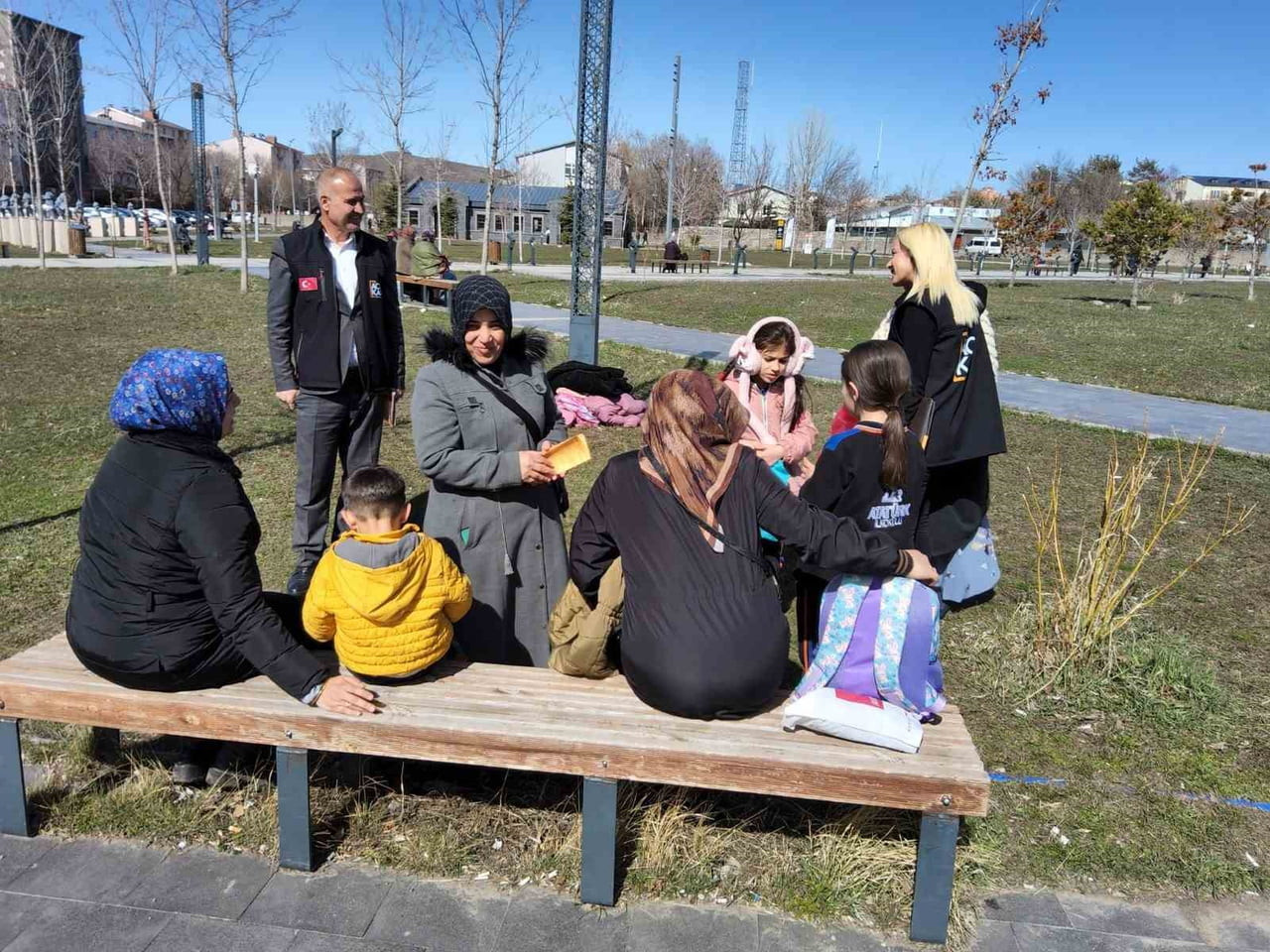 KARS’TA AÇIK KAPI’DAN ŞİDDETLE MÜCADELE İÇİN FARKINDALIK SEFERBERLİĞİ(KARS-İHA)