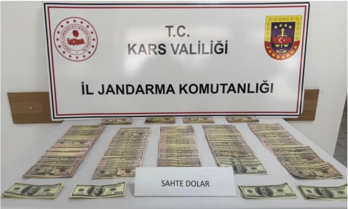 KARS’TA BAYRAM ÖNCESİ SAHTE PARA OPERASYONU: 2.3 MİLYON TL’LİK SAHTE DOLARLA...