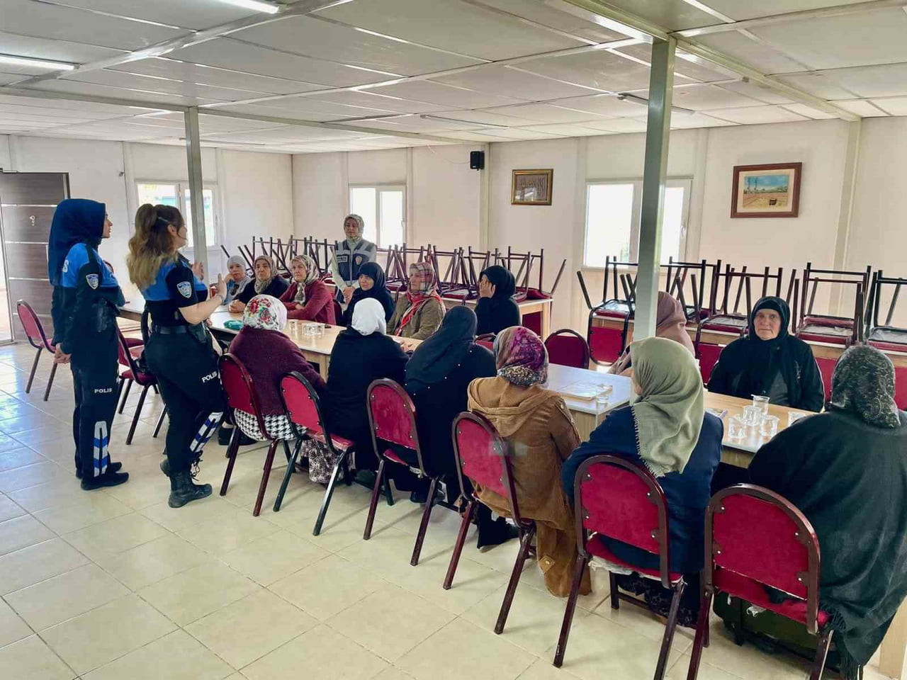 KARS’TA “EMNİYETLİ MAHALLELERDE İLK YARDIM FARKINDALIĞI” PROJESİ VATANDAŞLARLA...