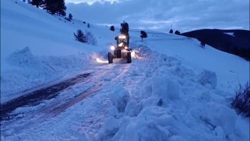 Kars’ta kapalı köy yollar için çalışma başlatıldı