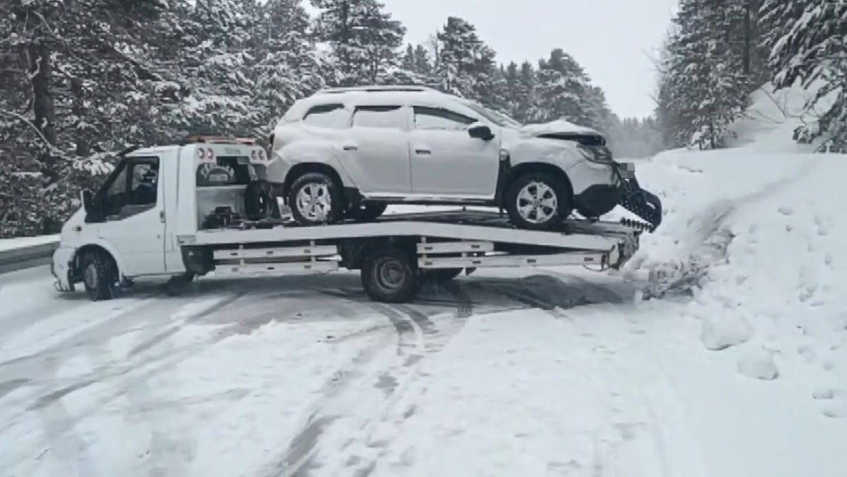KARS’TA KAR YAĞIŞI KAZAYA NEDEN OLDU: KAZDA 1 KİŞİ YARALANDI(KARS-İHA)