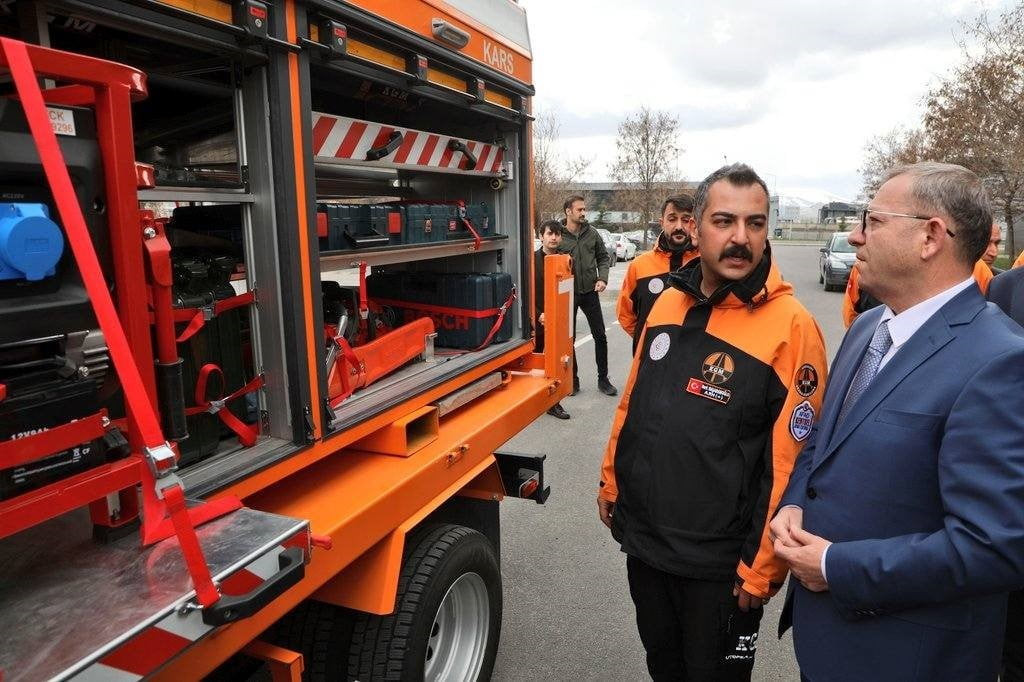 KARS’TA KARAKURT EKİBİNE RESMİ ARMA: AFETLERE HAZIR GÜÇ SAHADA(KARS-İHA)