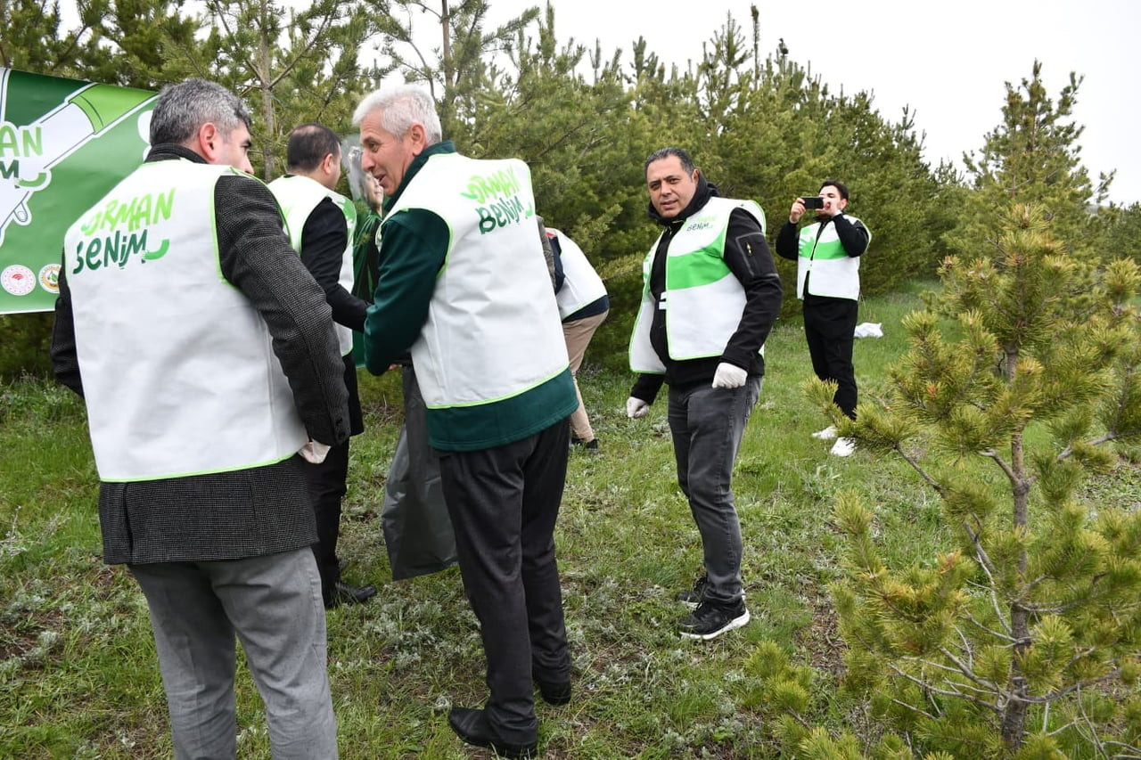 KARS’TA “ORMAN BENİM” SEFERBERLİĞİ: PAŞAÇAYIRI’NDA YANGIN RİSKİNE KARŞI TEMİZLİK...
