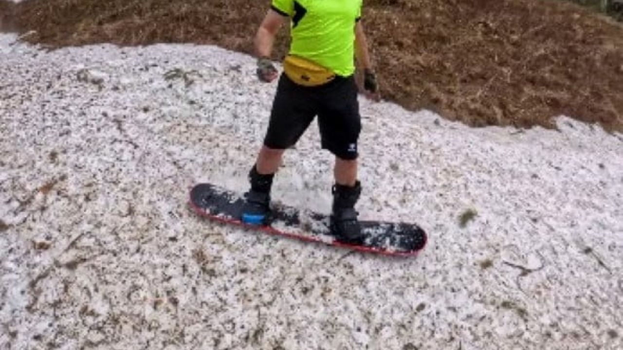 Kars'ta Yazın Snowboard Keyfi: Sarıkamış'ta Sıra Dışı Görüntüler