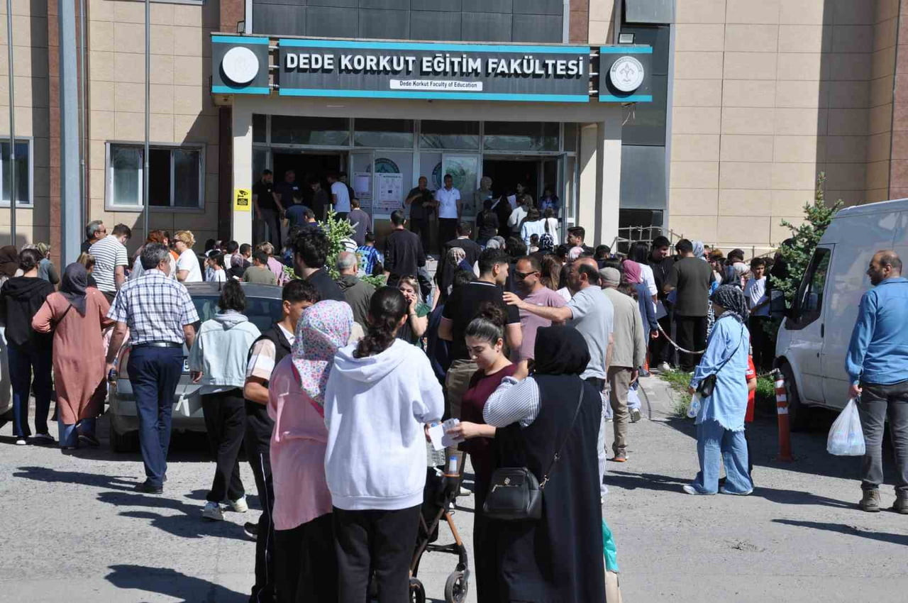 KARS’TA YÜKSEKÖĞRETİM KURUMLARI SINAVI (YKS) HEYECANI SABAHIN ERKEN SAATLERİNDEN İTİBAREN...